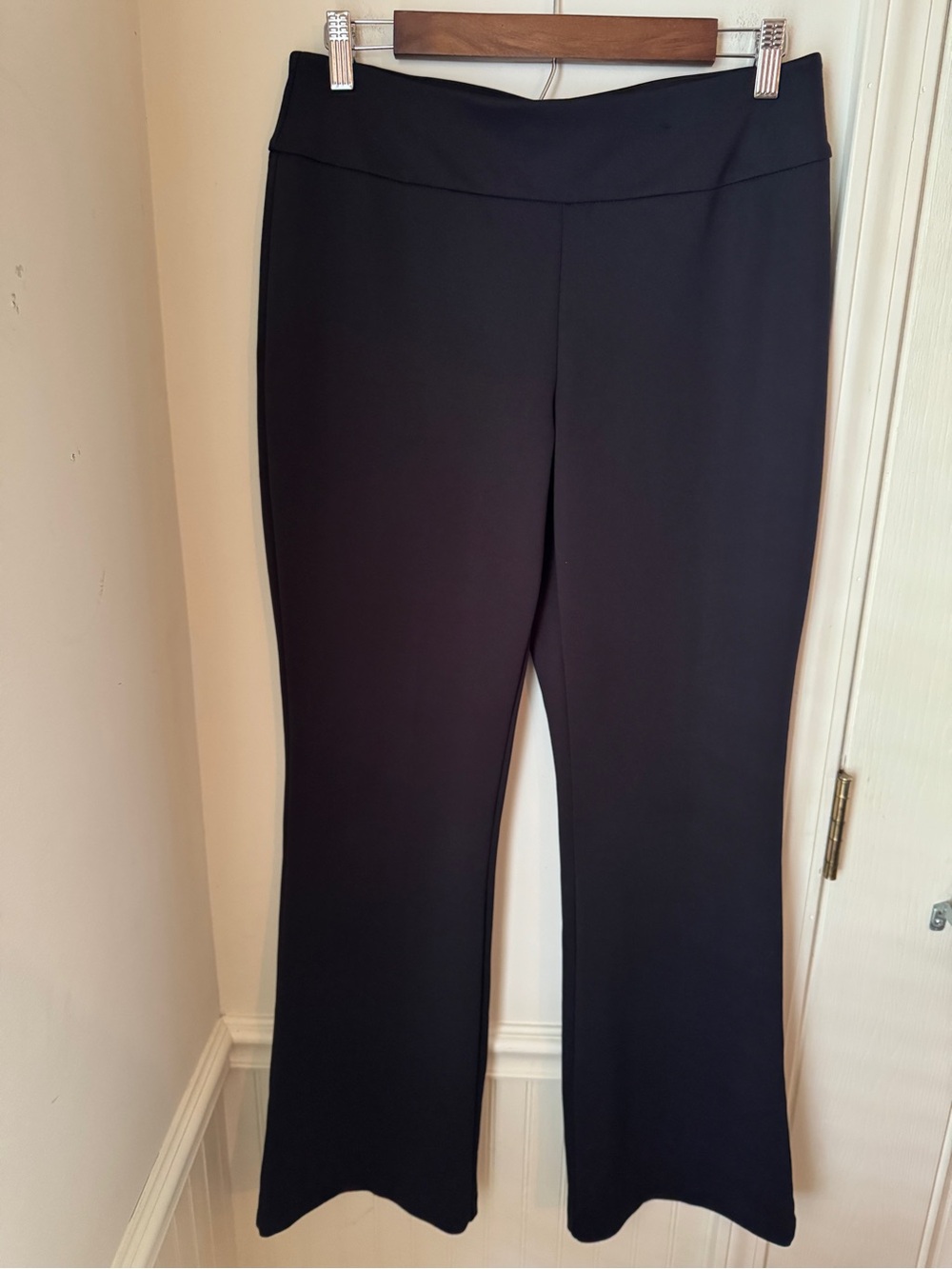 New York & Company Black Boot Cut Pull-On Pants Size‎ Medium